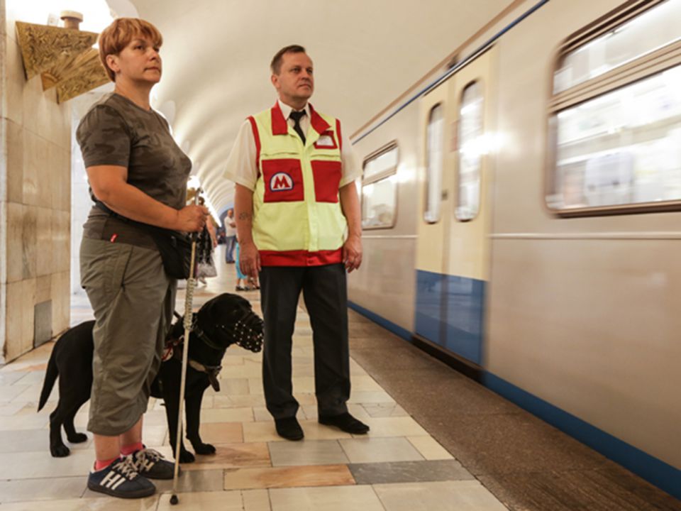Служба помощи инвалидам появилась еще на семи станциях метро Петербурга