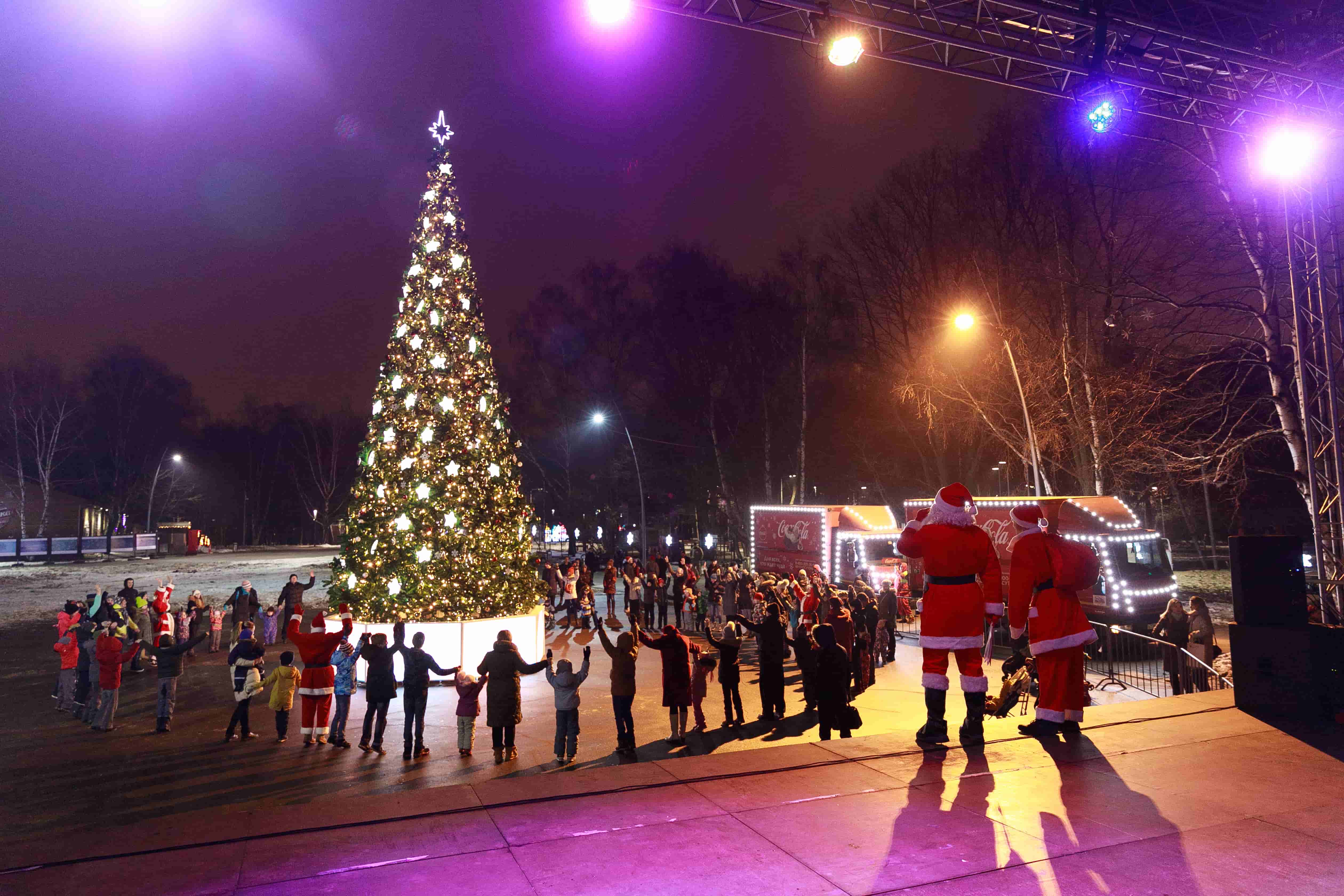 Москва прощается с «Рождественским караваном Coca-Cola» до следующего года