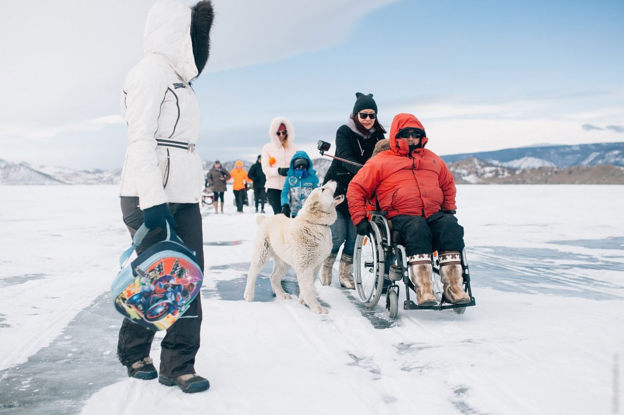 Инвалиды-колясочники совершили поход по льду Байкала