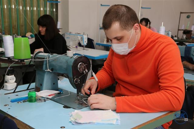В реабилитационном центре “Здоровье” в Самаре шьют маски для сотрудников социальной сферы