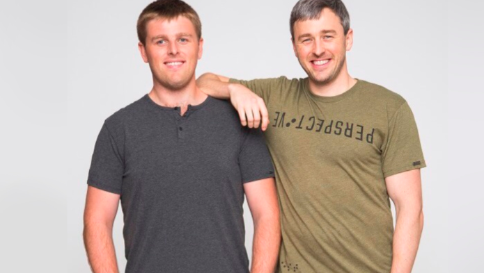 Незрячие братья открыли онлайн-магазин одежды, чтобы собрать деньги на лечение слепоты