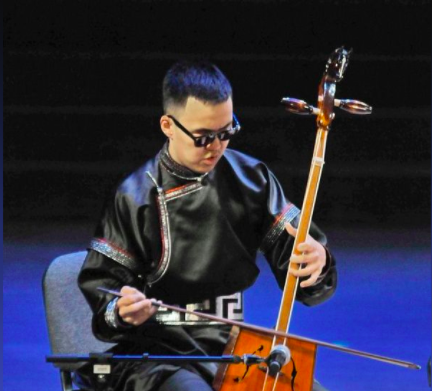 Незрячий 18-летний музыкант из Бурятии выиграл конкурс молодых композиторов
