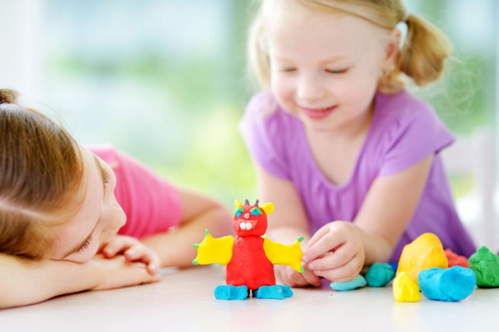Какие игры используются в работе с детьми сиротами с особенностями развития